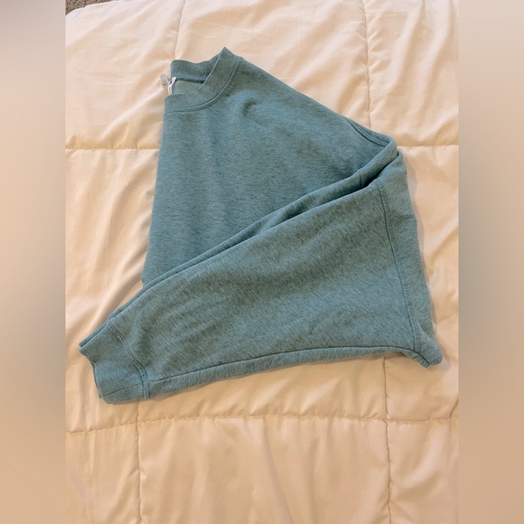 Urban Outfitters Cropped Crewneck - Picture 7 of 7